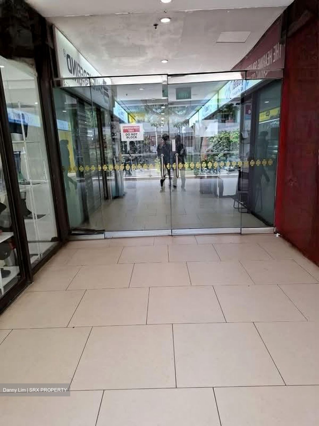 Lucky Plaza (D9), Shop House #607902381